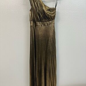 Elegant Gold One-Shoulder Dress